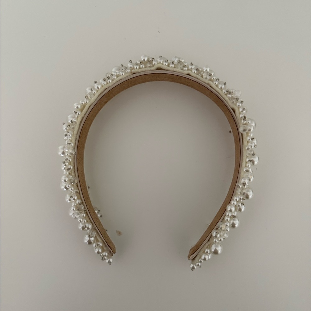 Elegant Pearl Embellished Headband